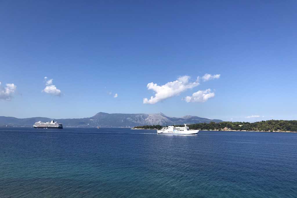 lodgins in corfu town centre
